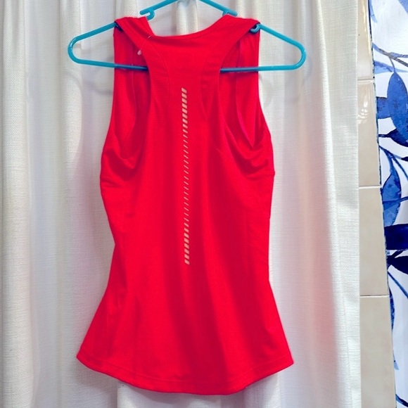 NWT Women’s ASICS Water Repellent 100% Polyester TANK Size XS - Picture 4 of 5